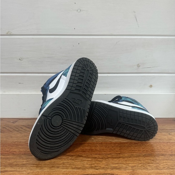 Women’s Air Jordan 1 Retro High ‘Tie Dye’, Size 7, great condition - Picture 4 of 6